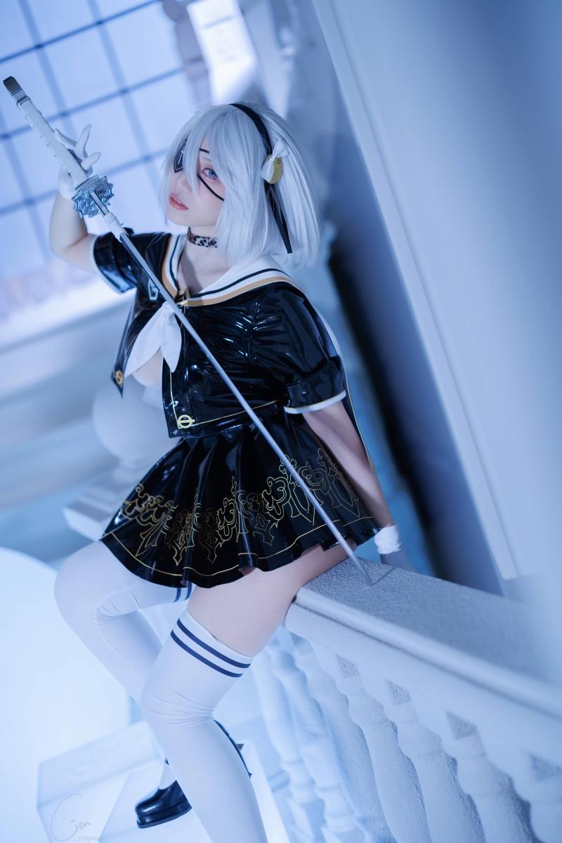 Coser Cien恩恩：ヨルハ二号B型JK制服版，冷艳白-丝-美-腿撩人心弦