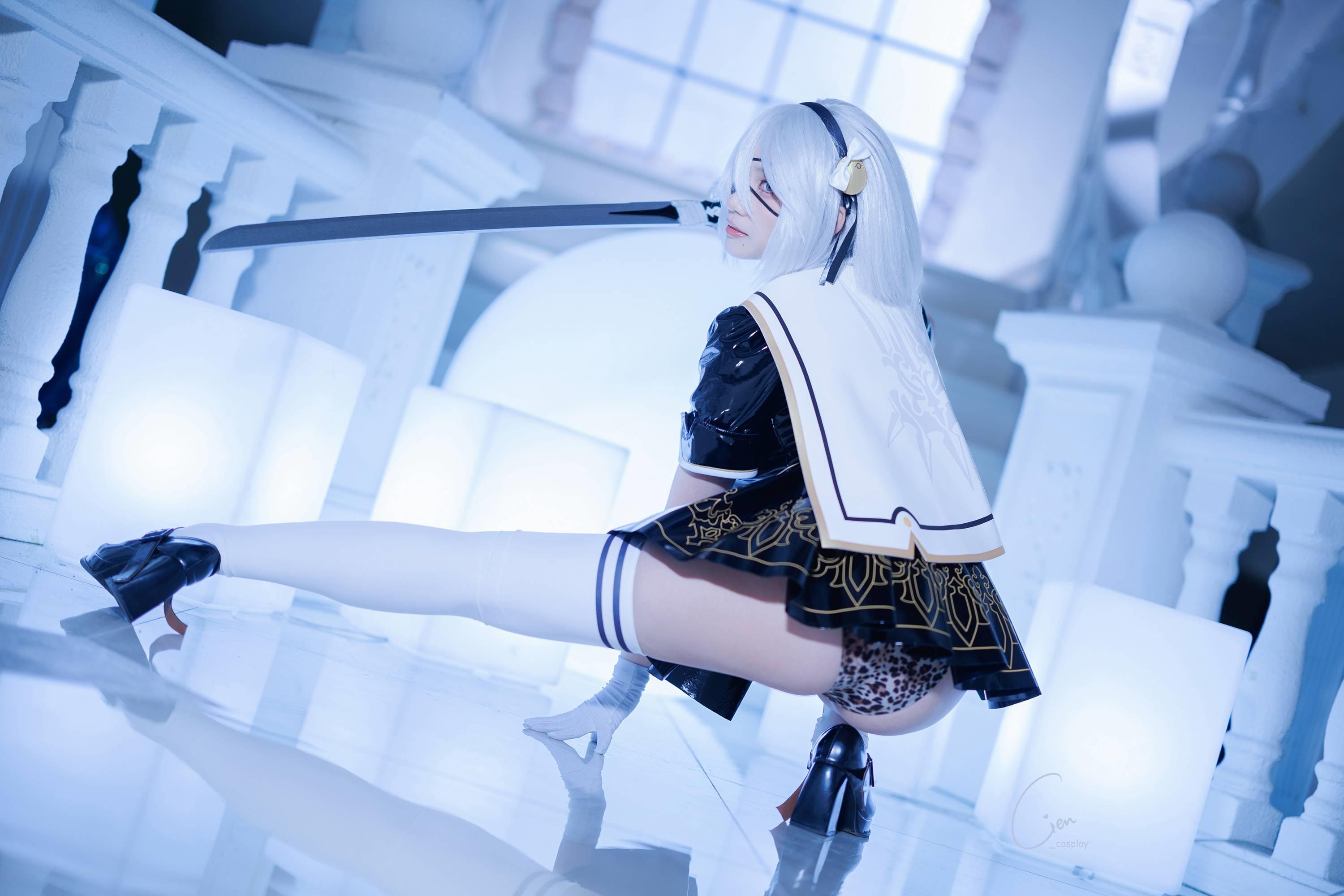 Coser Cien恩恩：ヨルハ二号B型JK制服版，冷艳白-丝-美-腿撩人心弦